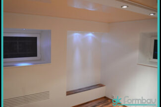 Komplette Wandverkleidung inklusive Leuchtmittel