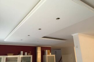 Deckensegel und Lichtvouten mit Schattenfuge