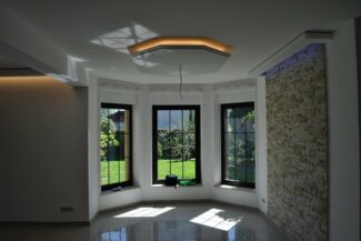 indirekte Beleuchtung und Deckensegel