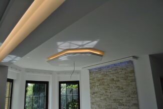 indirekte Beleuchtung und Deckensegel