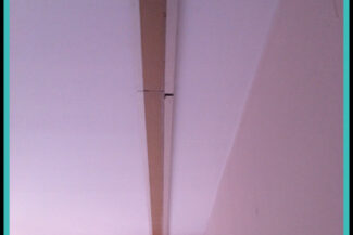 Lichvoute selber bauen: Schritt 1 - Schattenfuge an die Decke anbringen.