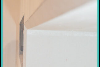 Einbaukasten mit abgeschrägter Kante für TV in Trockenbauwand