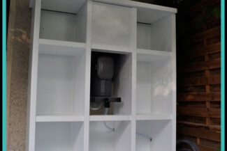 Kaminrohr Verkleidung Holzregal auf Maß im Außenbereich