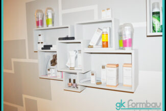 Kosmetikstudio Feinschliff Nauen GKB Regal aus Rohrprofil gefertigt